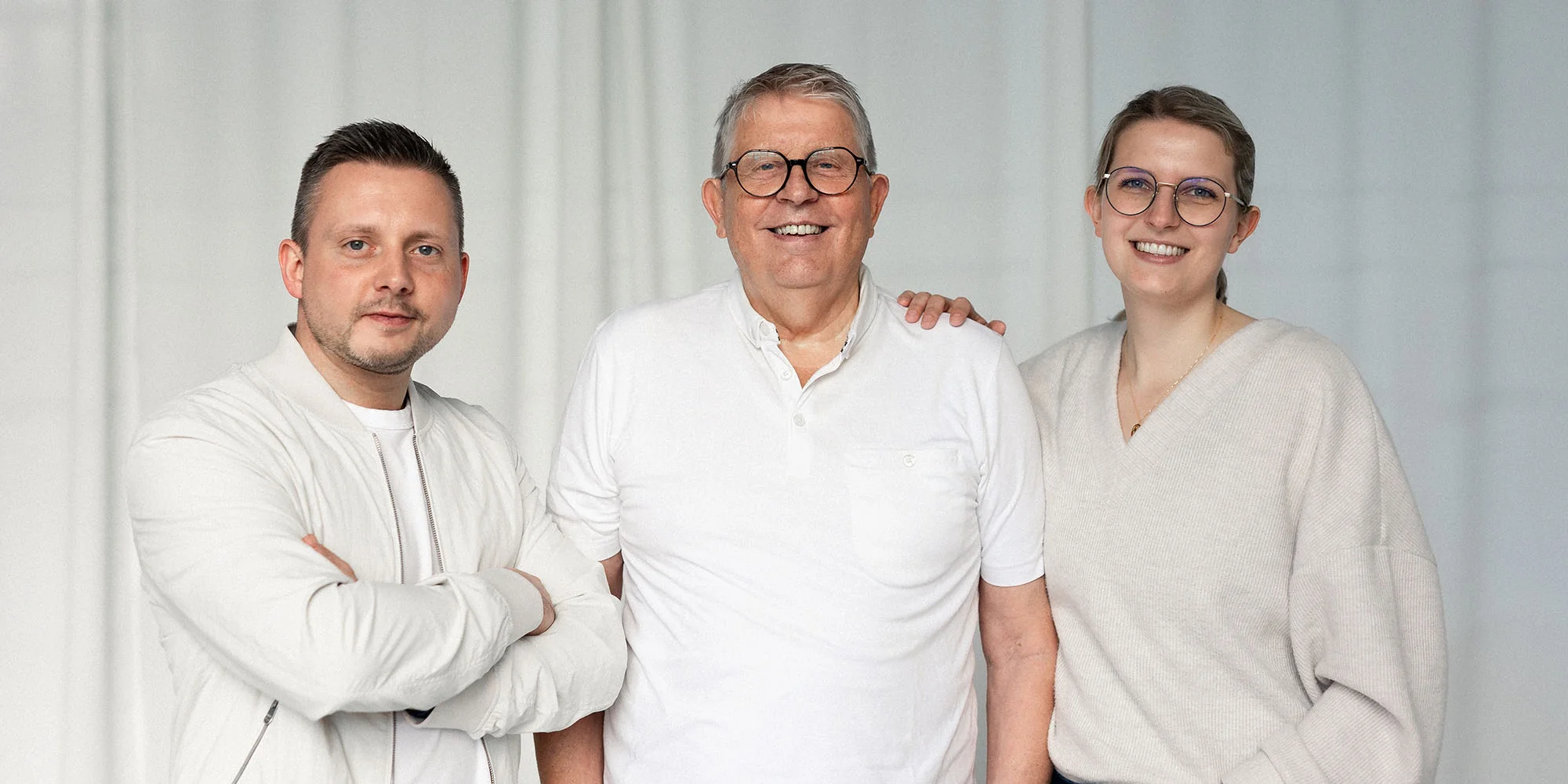 Gründer Heinz Coenen und seine Tochter, Alicia Roden, mit Kevin Roden.